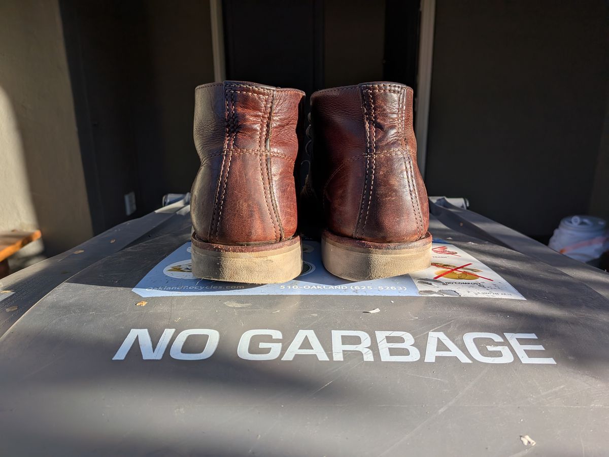 Photo by mitchellvanlee on March 4, 2026 of the Red Wing Work Chukka in S.B. Foot Briar Oil Slick.