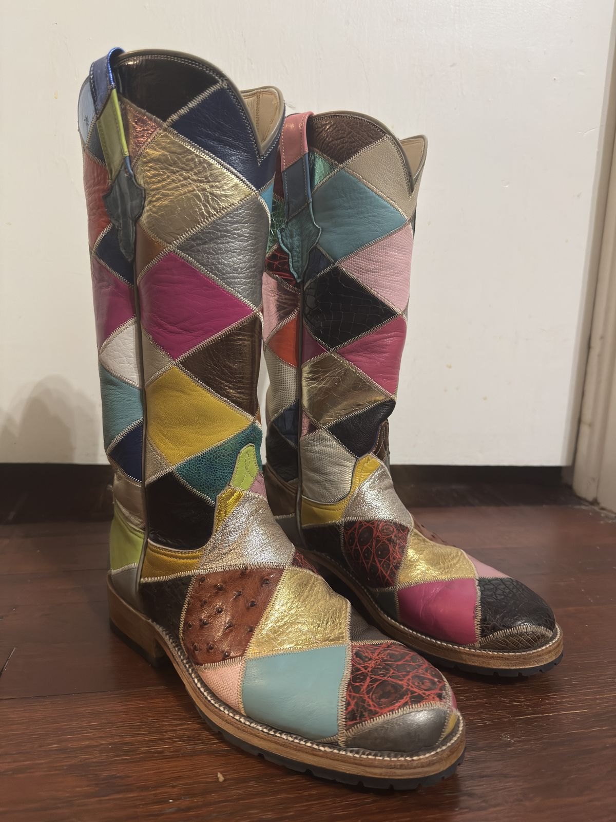 Photo by Vero1968 on November 6, 2025 of the A&CBootCo Custom Model in Variety Of Exotics.