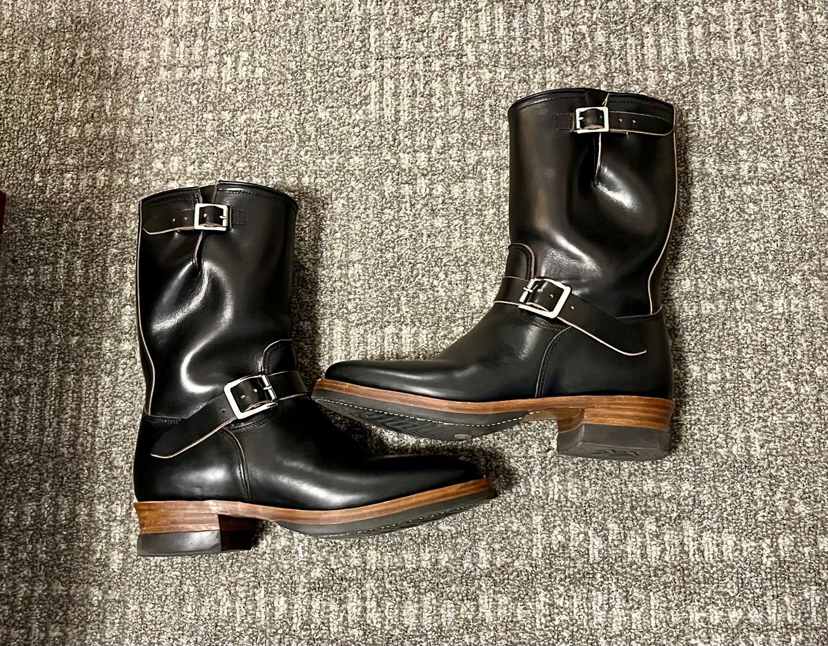 Photo by Faded.Patina on March 16, 2025 of the Crush on Retro 501 in Horween Black Chromexcel.