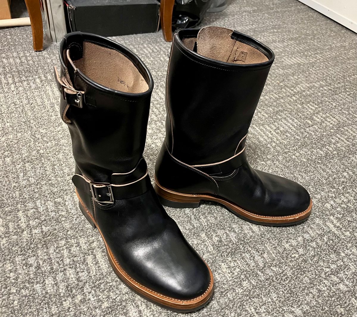 Photo by Faded.Patina on March 16, 2025 of the Crush on Retro 501 in Horween Black Chromexcel.