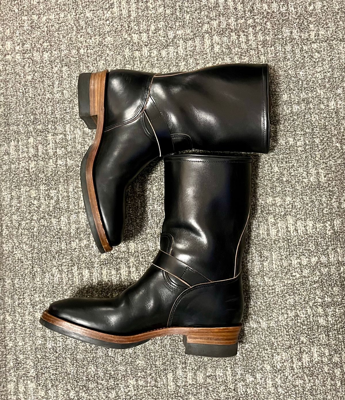 Photo by Faded.Patina on March 16, 2025 of the Crush on Retro 501 in Horween Black Chromexcel.