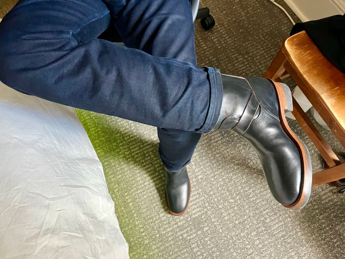 Photo by Faded.Patina on March 7, 2025 of the Crush on Retro 501 in Horween Black Chromexcel.