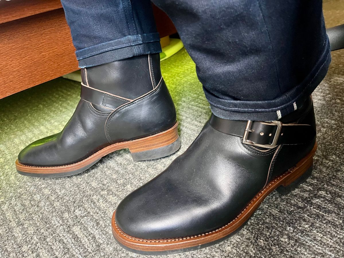 Photo by Faded.Patina on March 7, 2025 of the Crush on Retro 501 in Horween Black Chromexcel.