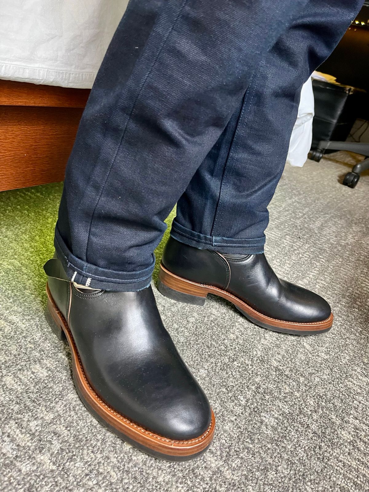 Photo by Faded.Patina on March 7, 2025 of the Crush on Retro 501 in Horween Black Chromexcel.