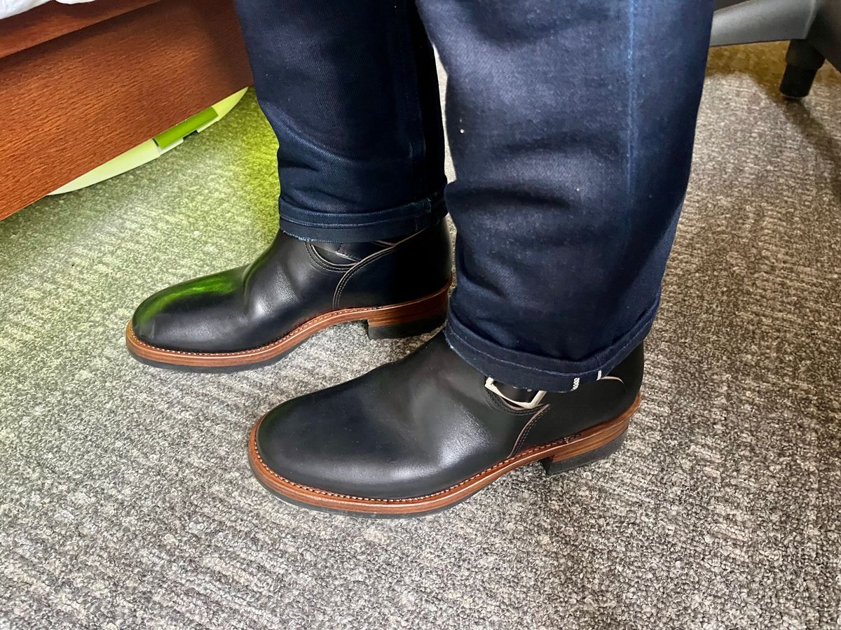 Photo by Faded.Patina on March 7, 2025 of the Crush on Retro 501 in Horween Black Chromexcel.