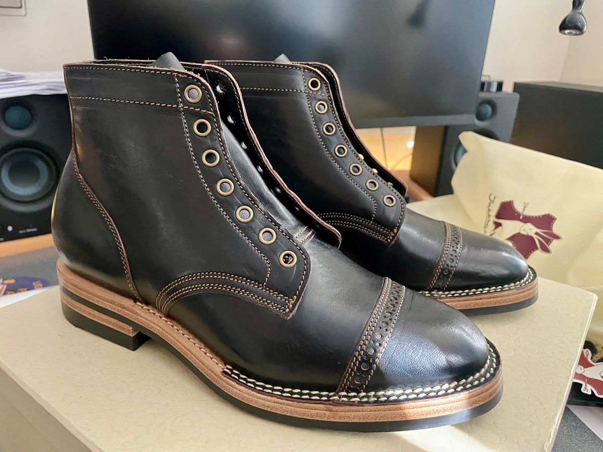 Photo by Faded.Patina on January 8, 2025 of the Jakkrabbits Service Boot in Shinki Black Teacore Horsehide.