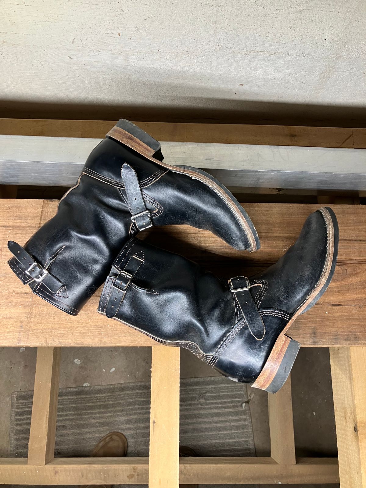 Photo by oldboysblue on December 3, 2024 of the Wesco Mister Lou in Wesco / Horween Black Horsehide.