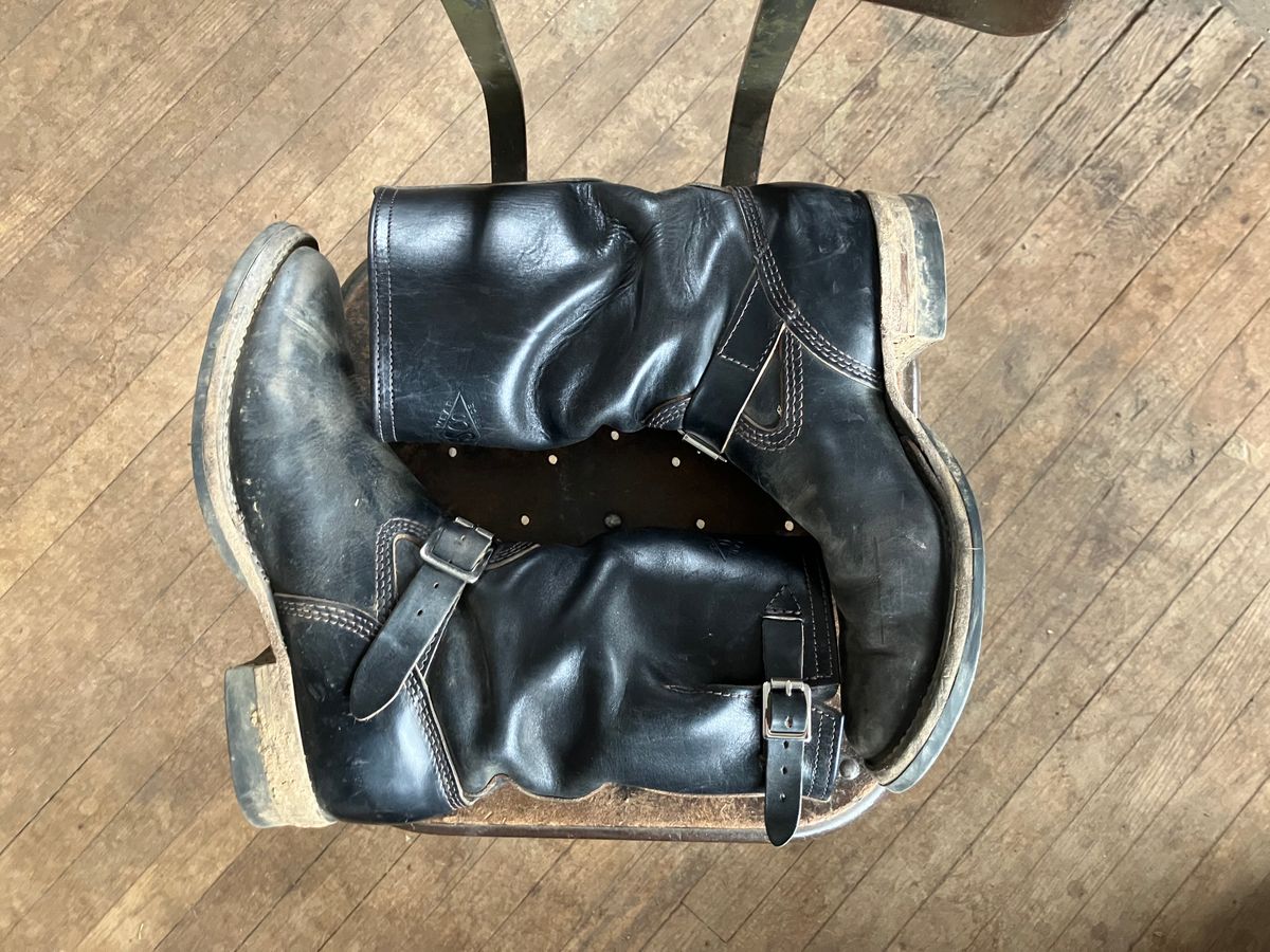 Photo by oldboysblue on February 2, 2025 of the Wesco Mister Lou in Wesco / Horween Black Horsehide.