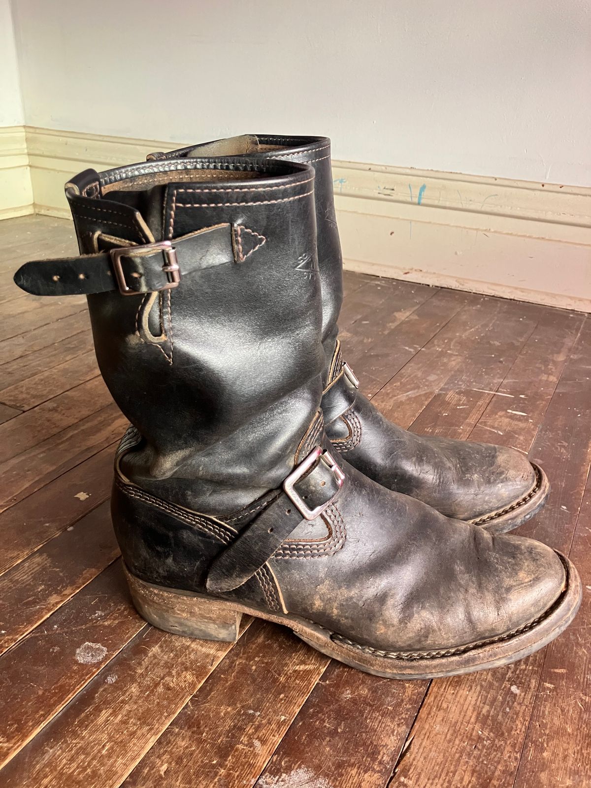 Photo by oldboysblue on April 5, 2025 of the Wesco Mister Lou in Wesco / Horween Black Horsehide.