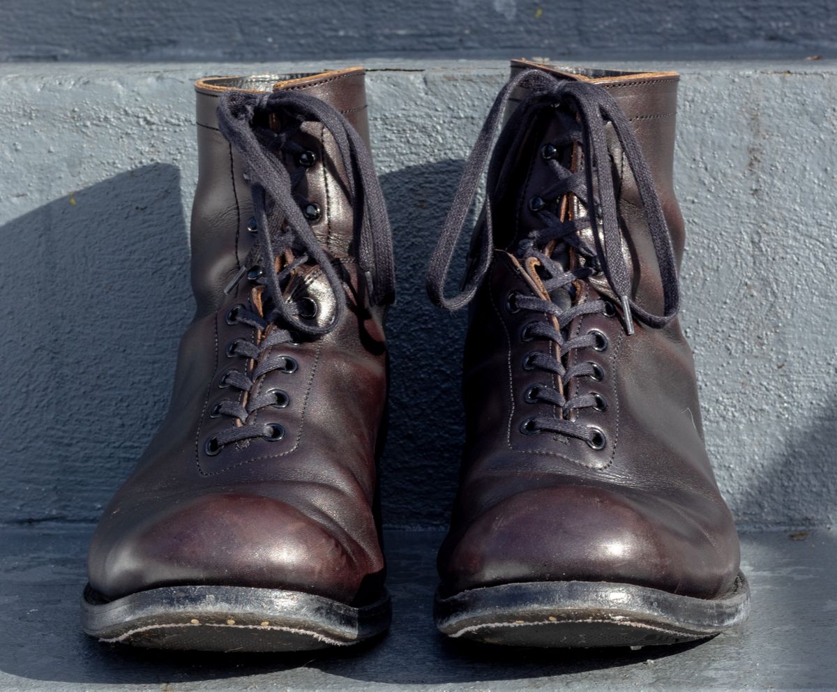 Photo by JewishJesus on January 30, 2026 of the Clinch Milne in Clinch / Black Crown Calf.