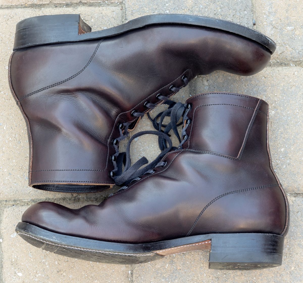 Photo by JewishJesus on April 1, 2026 of the Clinch Milne in Clinch / Black Crown Calf.