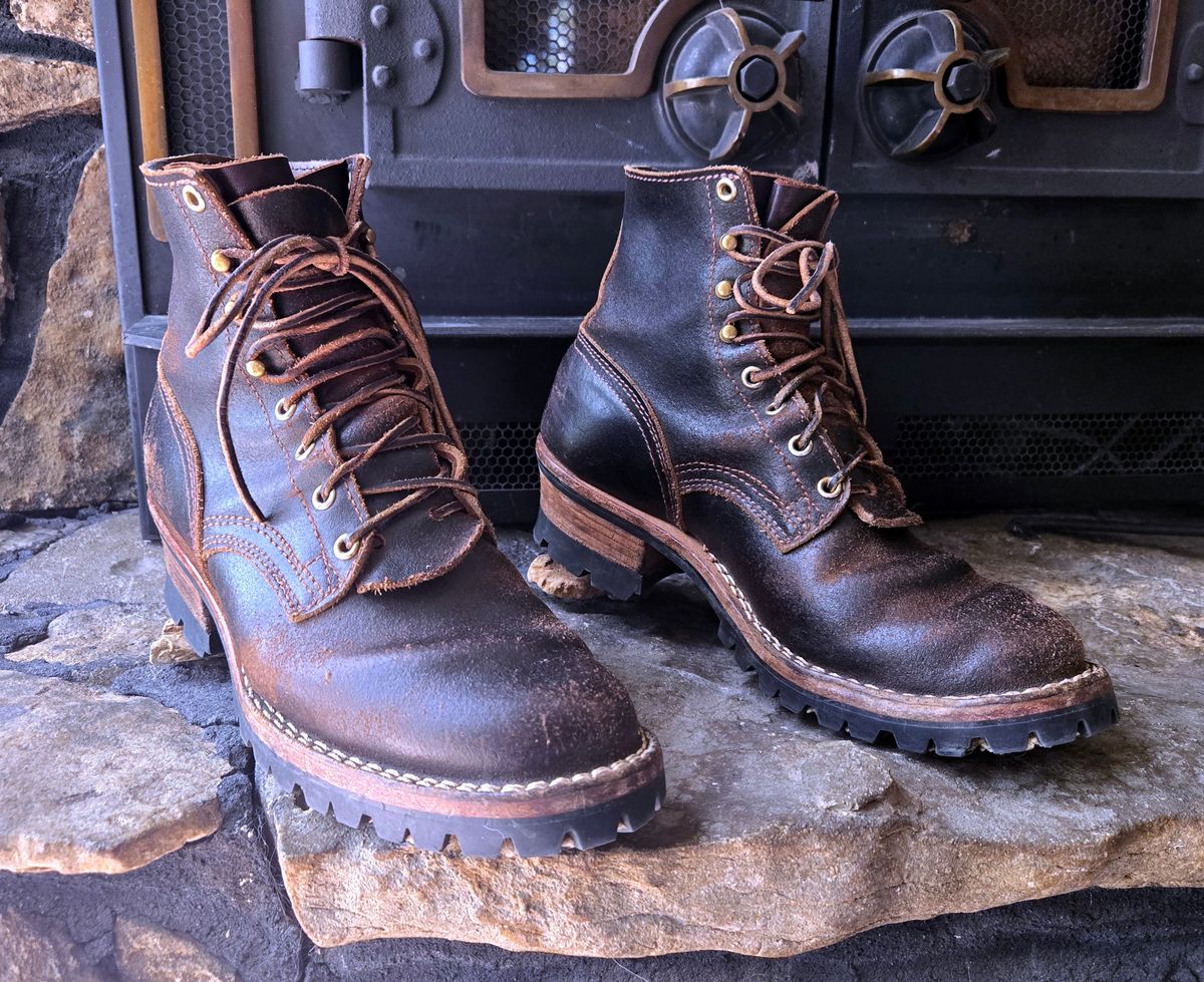 Photo by jg_outside on September 25, 2025 of the Nicks Urban Logger in Horween Brown Waxed Flesh.