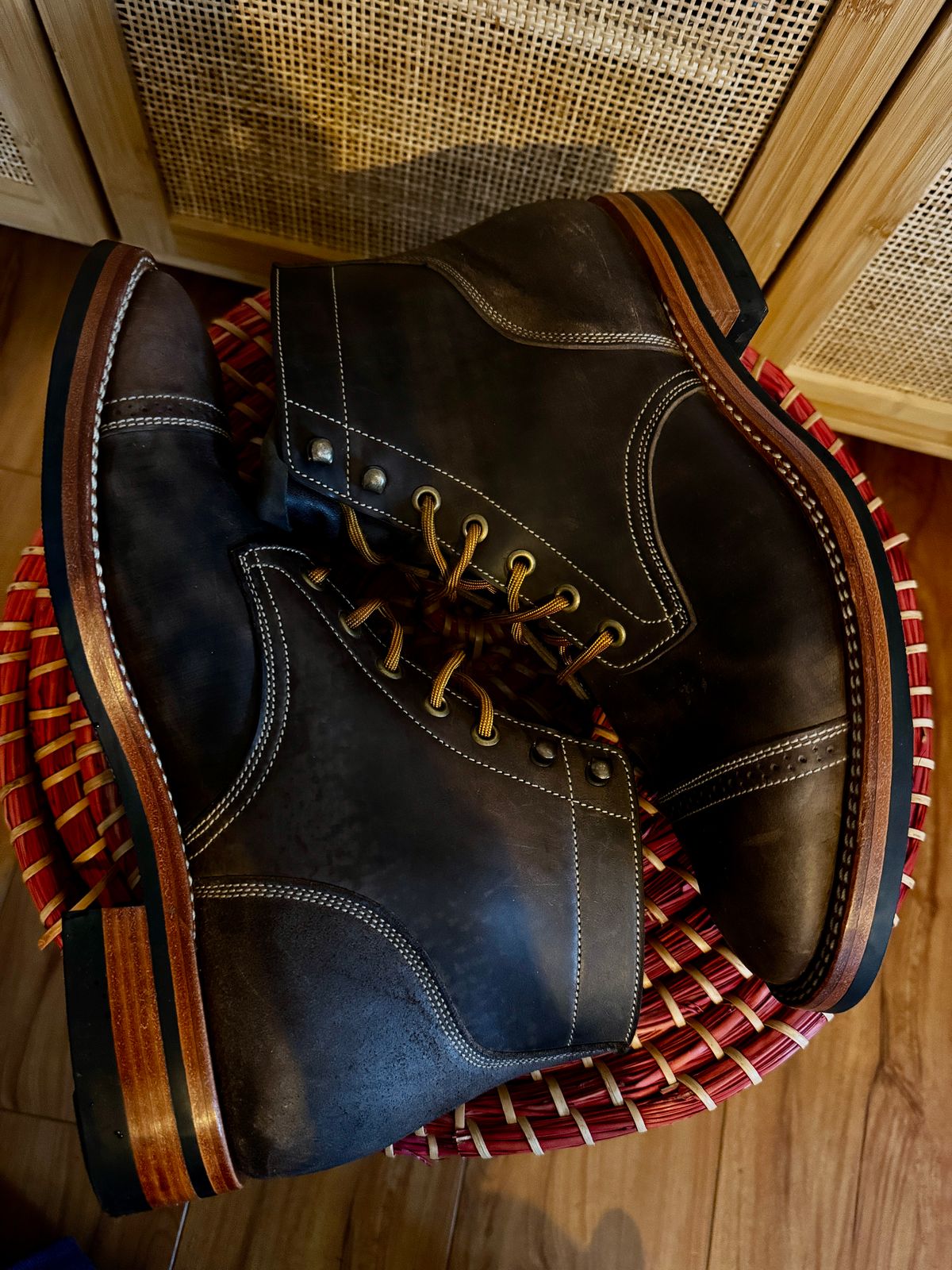 Photo by daniel.johnson7 on December 5, 2025 of the Onderhoud SVC03 Service Boot in Maryam Toscanello Rovescio Sego.