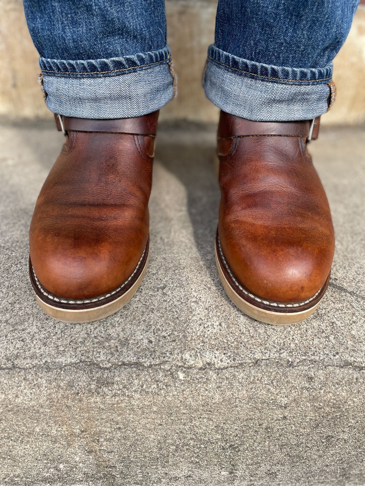 Photo by thedrunkdunker on August 22, 2024 of the Red Wing Engineer in S.B. Foot Copper Rough and Tough.