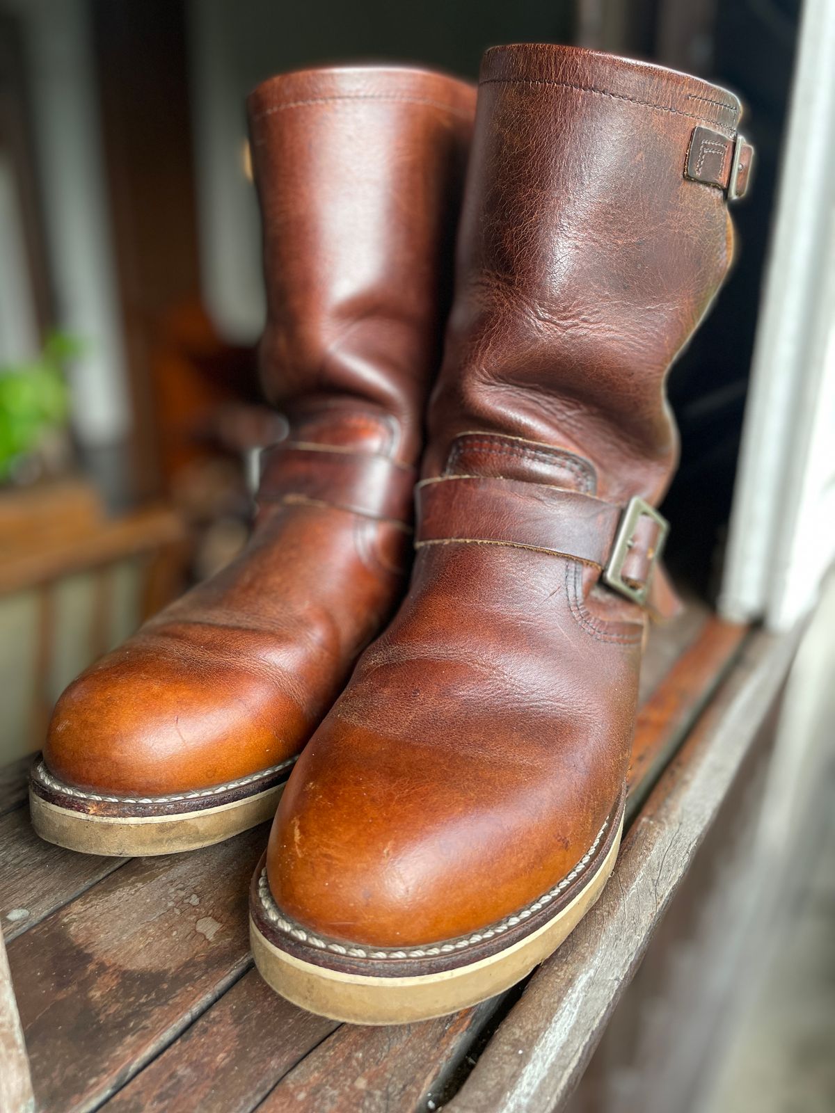 Photo by thedrunkdunker on January 8, 2025 of the Red Wing Engineer in S.B. Foot Copper Rough and Tough.