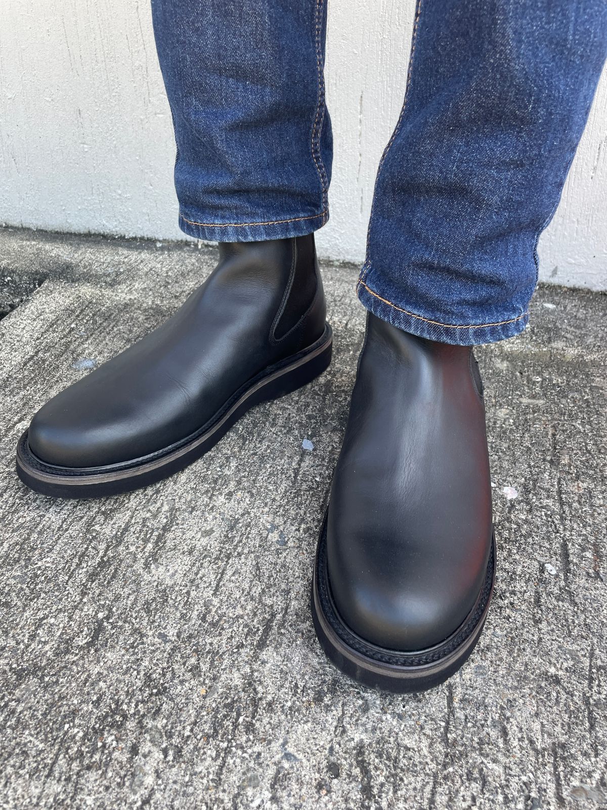 Photo by thedrunkdunker on April 14, 2025 of the Rhodes Boone Chelsea Boot in Unknown Leather.