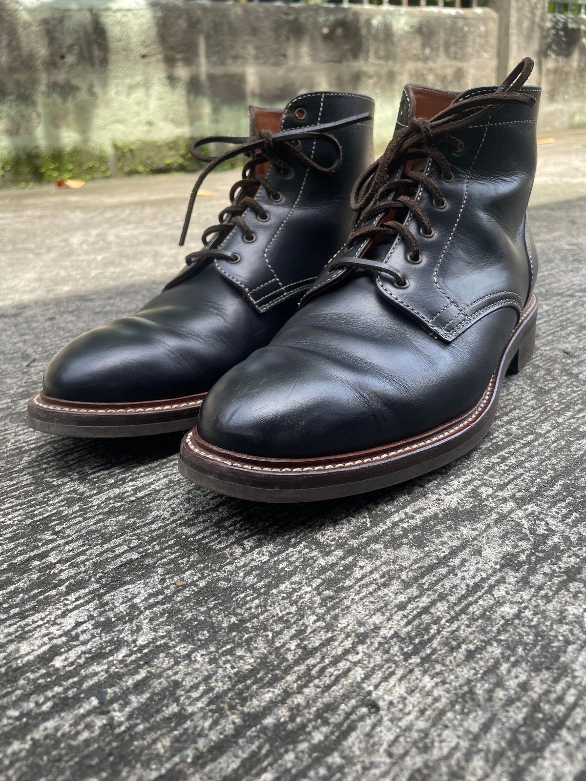 Photo by thedrunkdunker on September 14, 2025 of the Caswell Boot Company Lisbon in Horween Black Chromexcel.