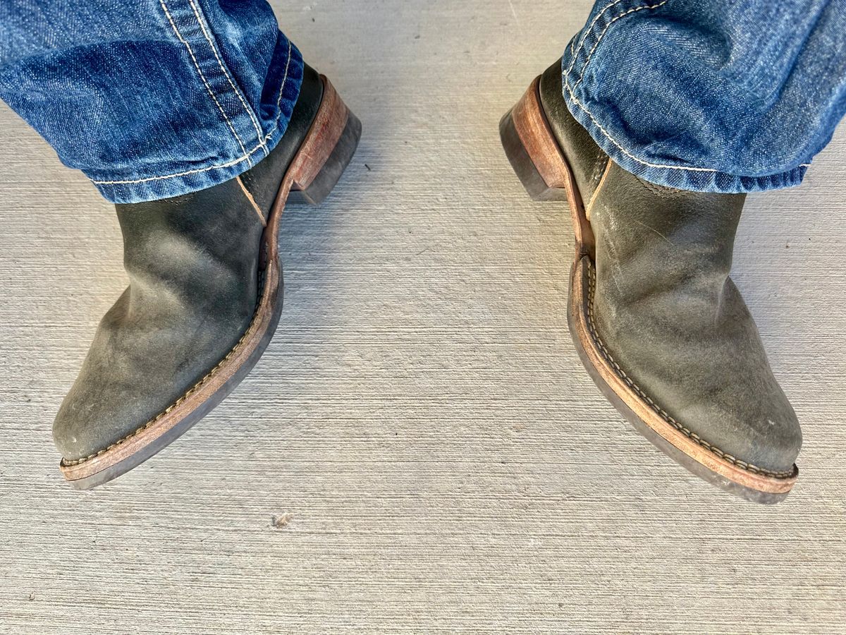Photo by ArielJGZ6 on April 14, 2025 of the Wesco Mister Lou in Horween Olive Waxed Flesh.