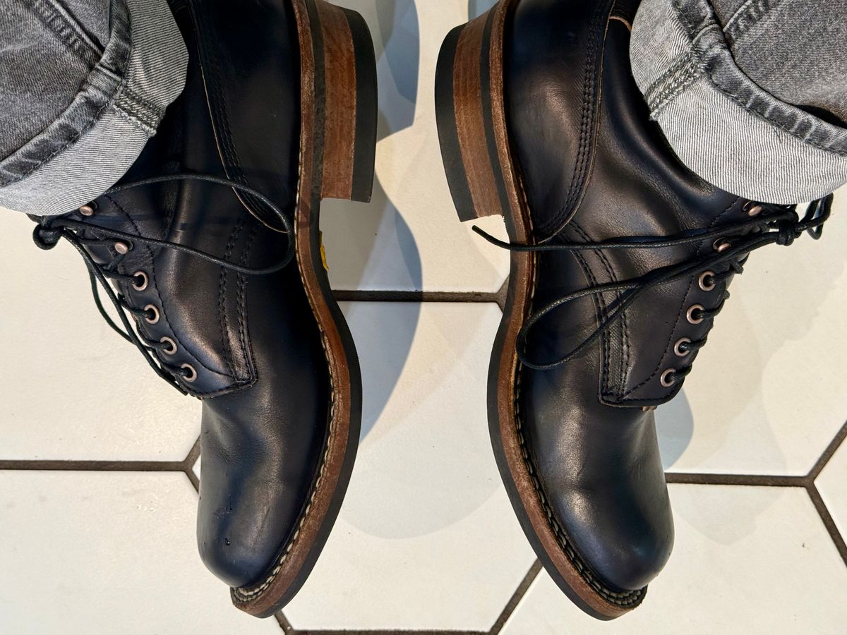 Photo by wayoflife on March 24, 2026 of the White's C350 Cruiser in Horween Black Chromexcel.