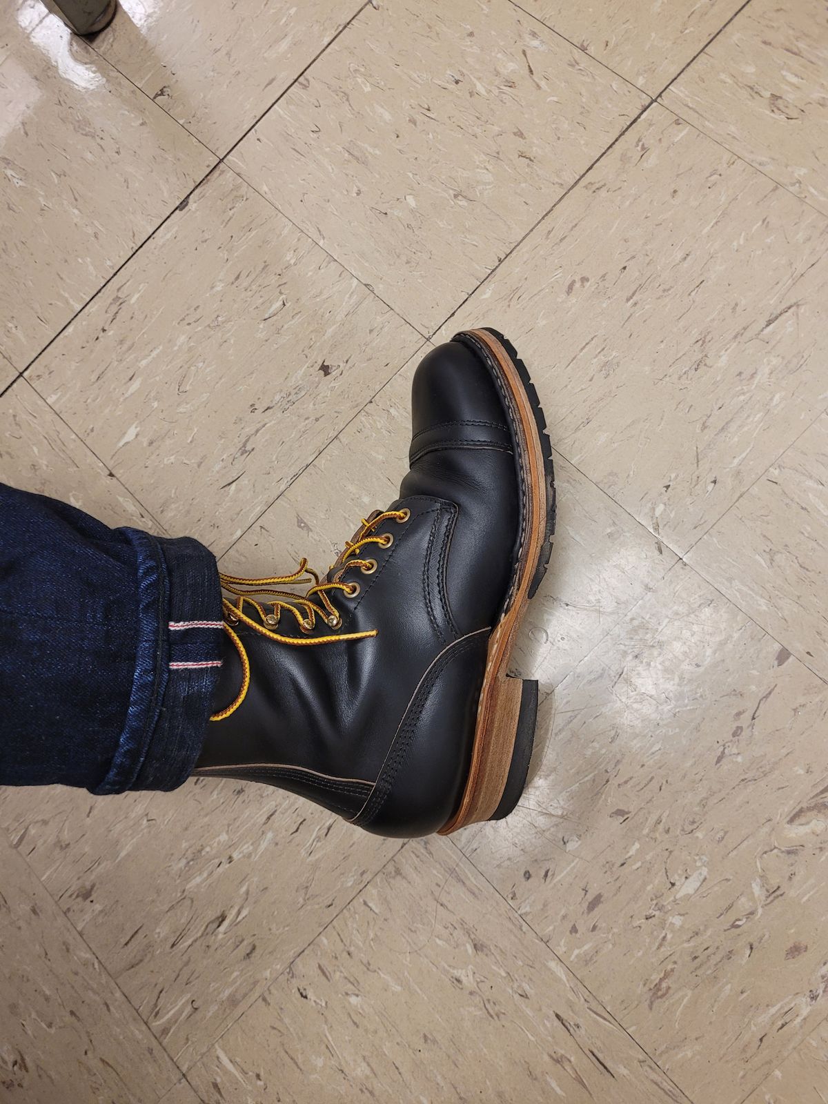 Photo by walking_stone on December 5, 2025 of the White's Bounty Hunter in Horween Black Chromexcel Horsehide.