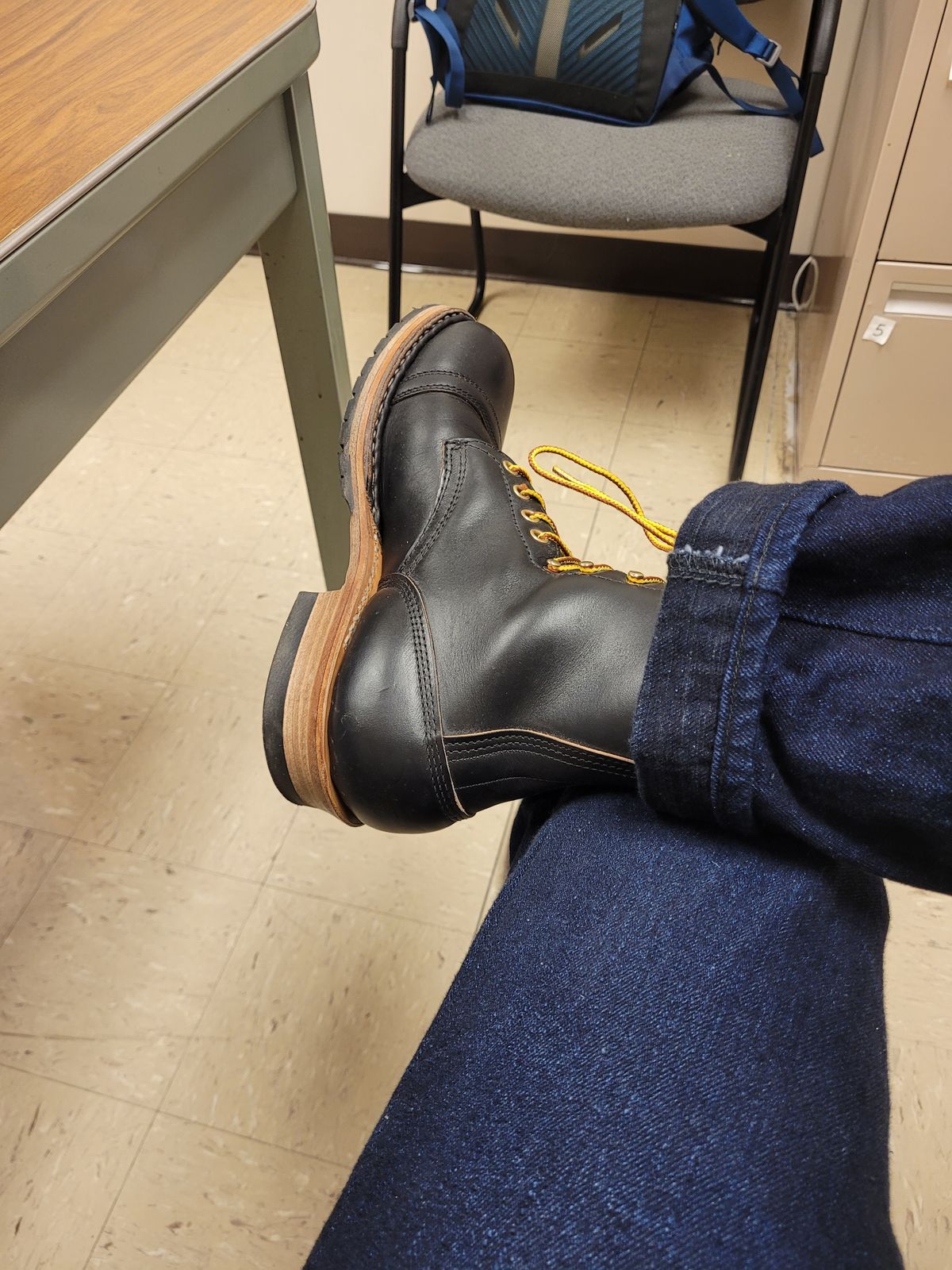 Photo by walking_stone on December 5, 2025 of the White's Bounty Hunter in Horween Black Chromexcel Horsehide.