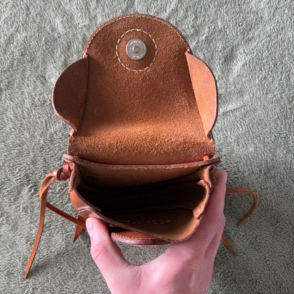 Photo by billynotreally on May 29, 2026 of the Redmoon Unknown Medicine Bag in Dram Saddle Leather Red/Brown.