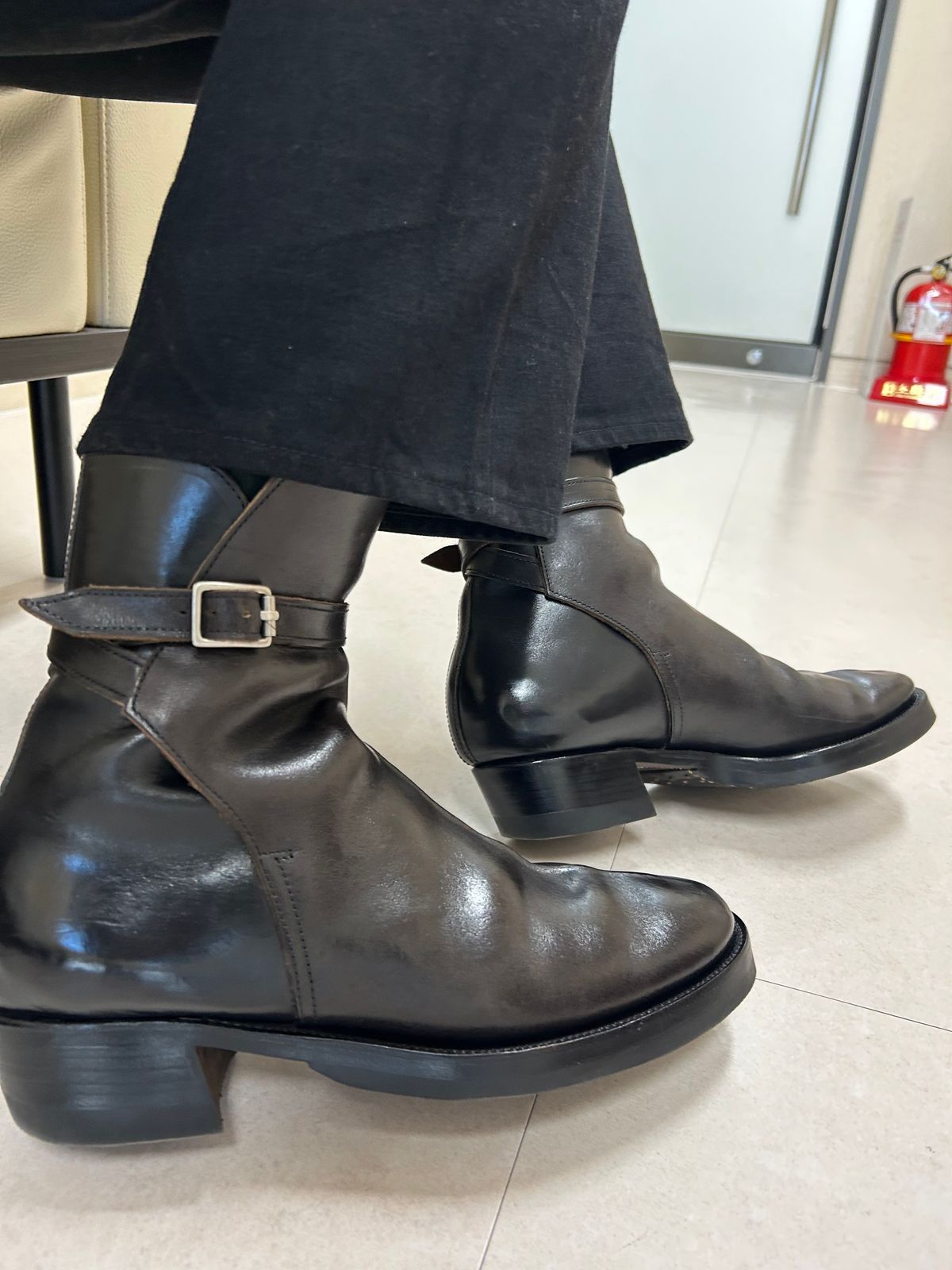 Photo by Patrick_Kwon on January 2, 2025 of the Clinch Jodhpur Boots in Black-Overdyed Horsebutt.