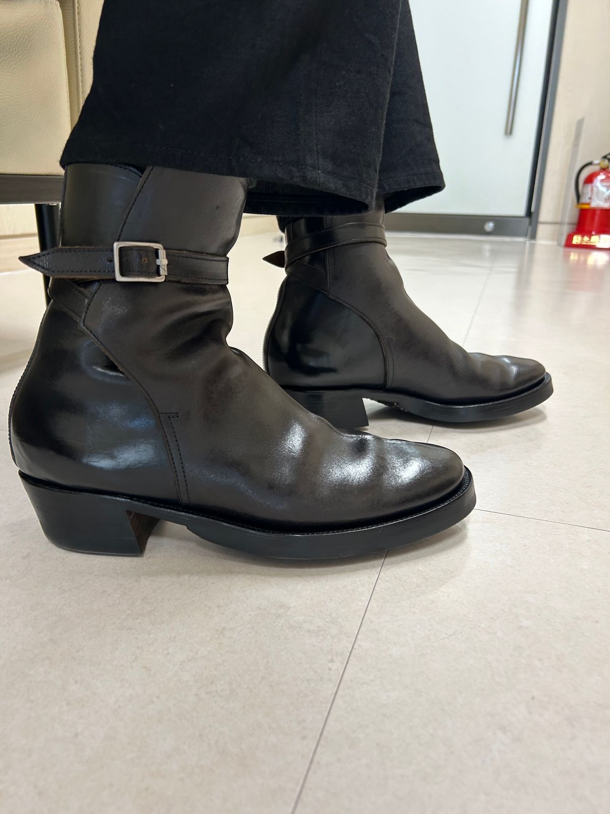 Photo by Patrick_Kwon on January 2, 2025 of the Clinch Jodhpur Boots in Black-Overdyed Horsebutt.