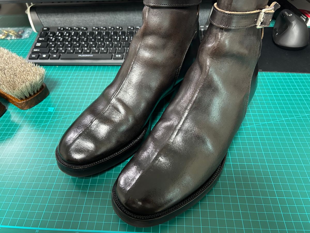 Photo by Patrick_Kwon on March 9, 2025 of the Clinch Jodhpur Boots in Black-Overdyed Horsebutt.