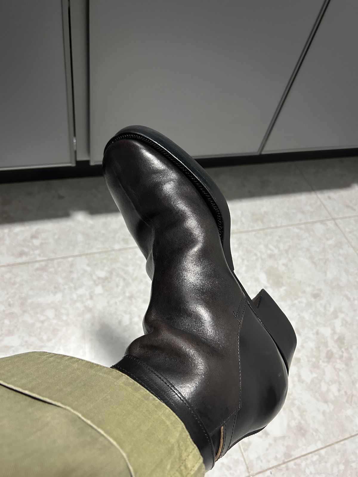 Photo by Patrick_Kwon on April 7, 2025 of the Clinch Jodhpur Boots in Black-Overdyed Horsebutt.