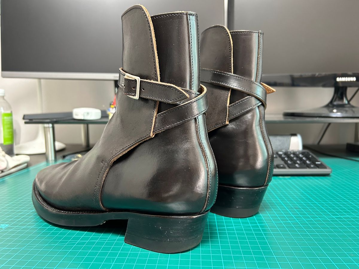 Photo by Patrick_Kwon on April 26, 2025 of the Clinch Jodhpur Boots in Black-Overdyed Horsebutt.