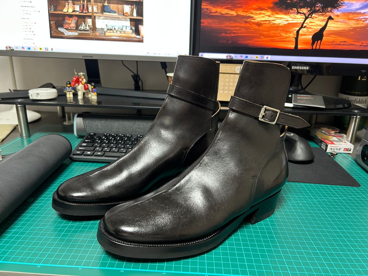 Photo by Patrick_Kwon on November 20, 2024 of the Clinch Jodhpur Boots in Black-Overdyed Horsebutt.