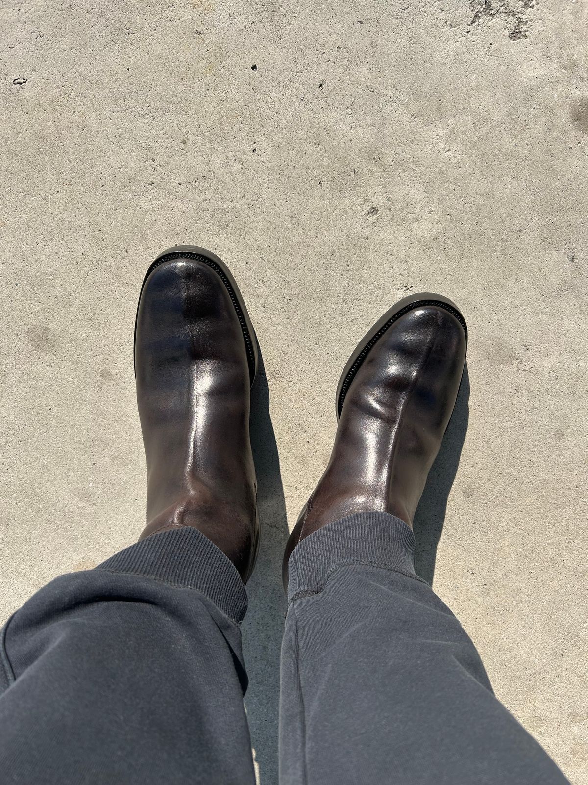 Photo by Patrick_Kwon on December 7, 2024 of the Clinch Jodhpur Boots in Black-Overdyed Horsebutt.
