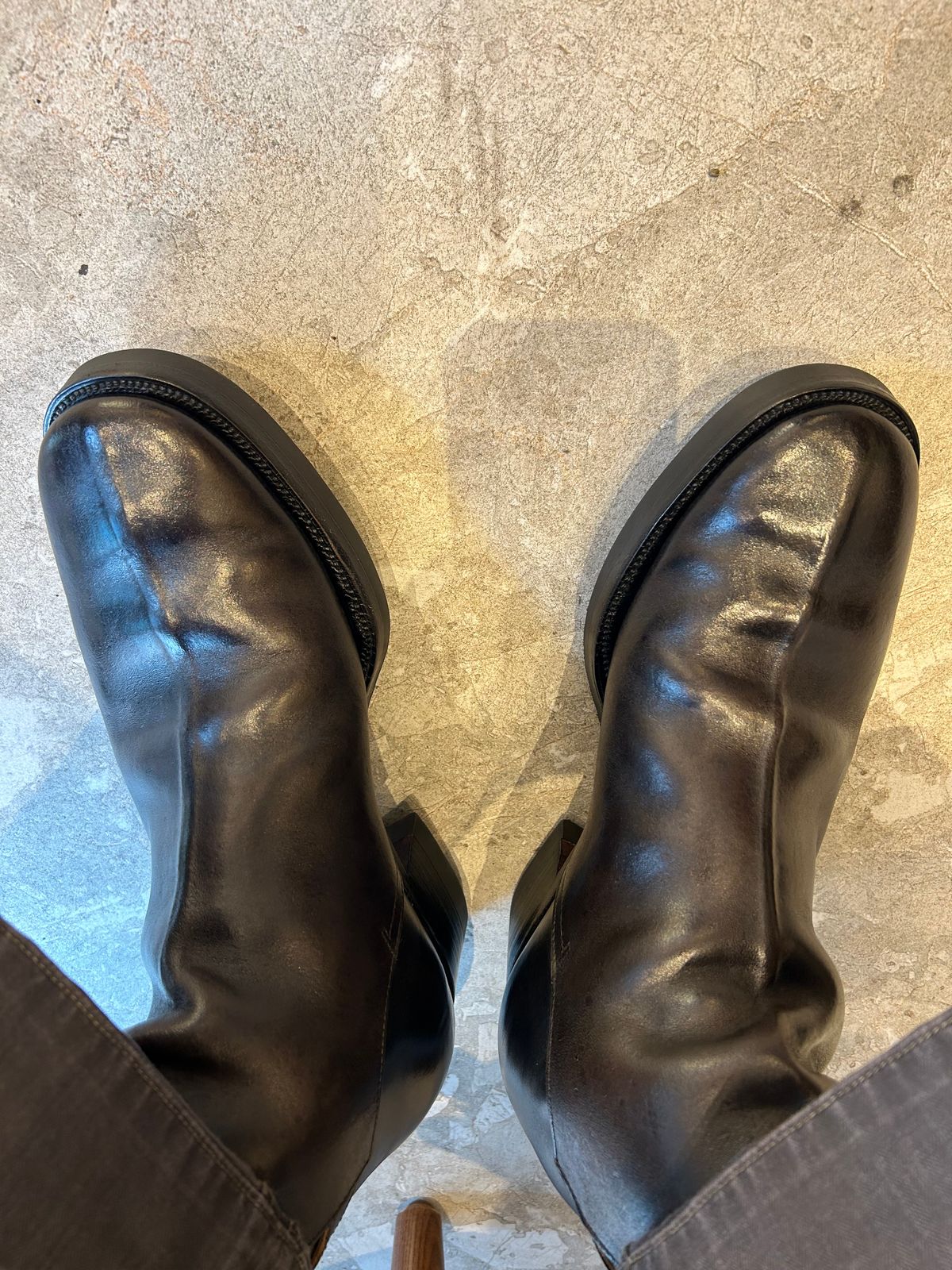 Photo by Patrick_Kwon on July 14, 2025 of the Clinch Jodhpur Boots in Black-Overdyed Horsebutt.