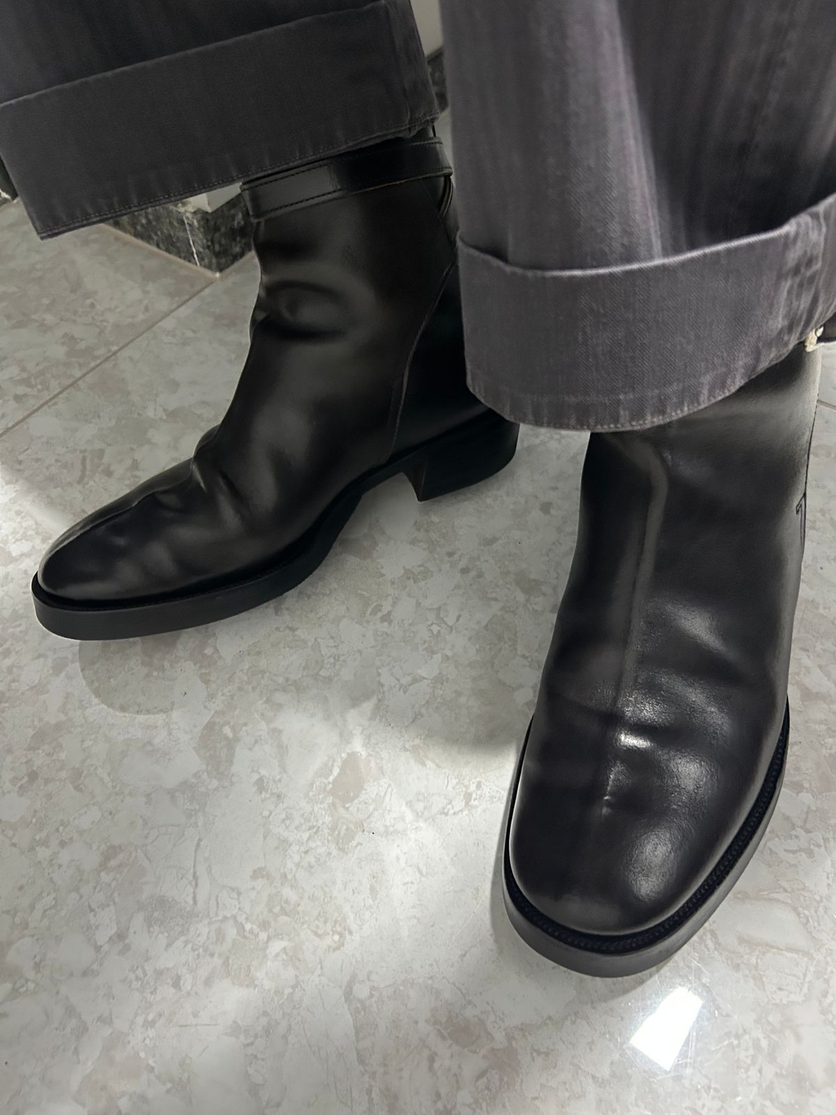 Photo by Patrick_Kwon on July 14, 2025 of the Clinch Jodhpur Boots in Black-Overdyed Horsebutt.