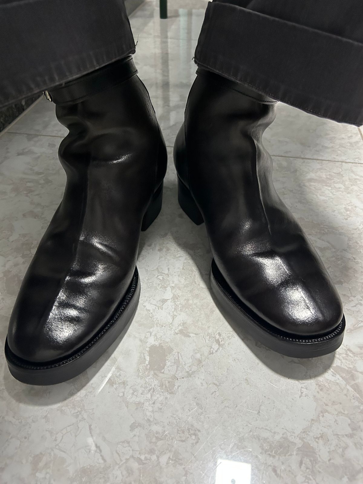 Photo by Patrick_Kwon on July 14, 2025 of the Clinch Jodhpur Boots in Black-Overdyed Horsebutt.