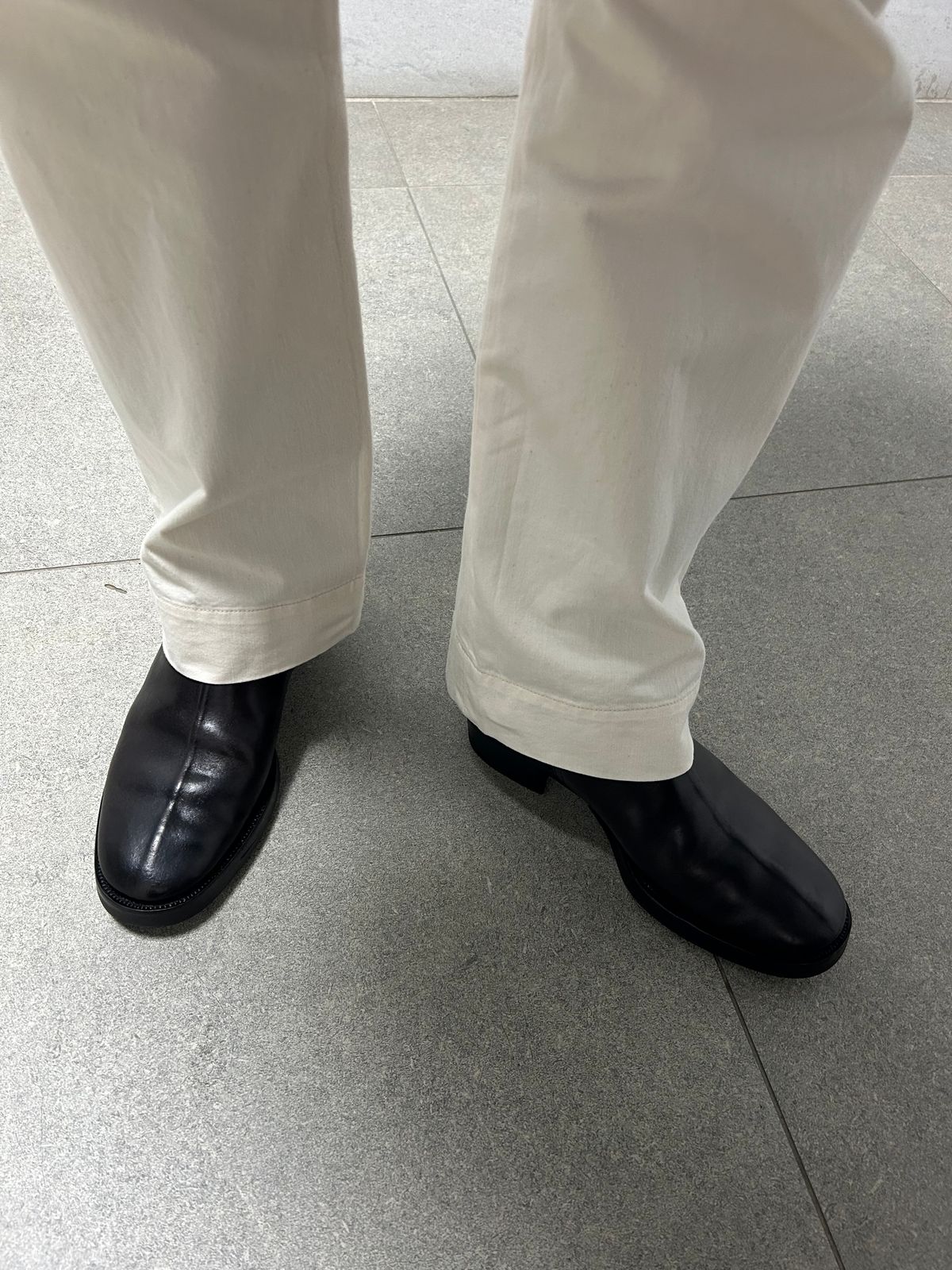 Photo by Patrick_Kwon on September 17, 2025 of the Clinch Jodhpur Boots in Black-Overdyed Horsebutt.