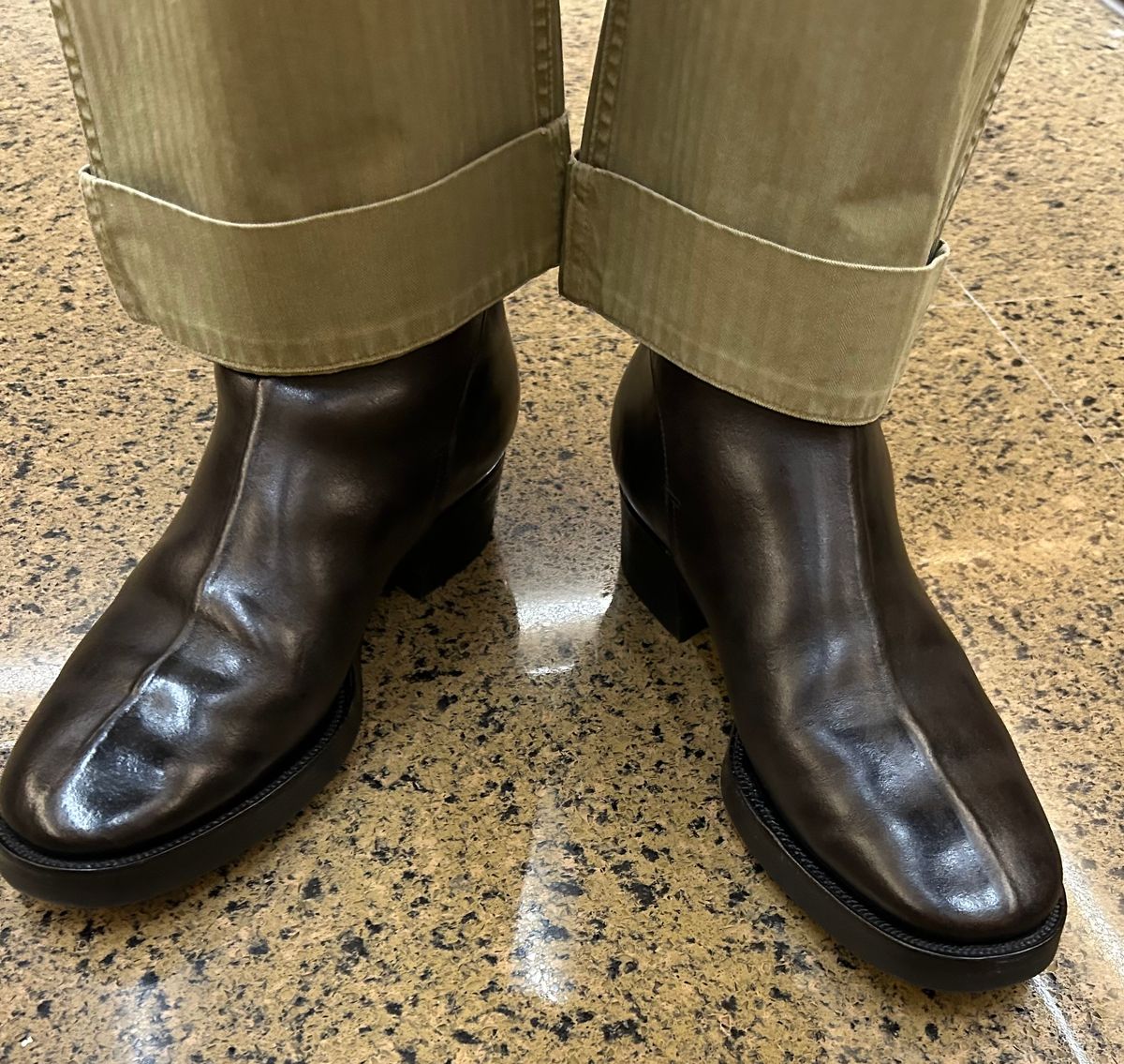 Photo by Patrick_Kwon on May 14, 2025 of the Clinch Jodhpur Boots in Black-Overdyed Horsebutt.