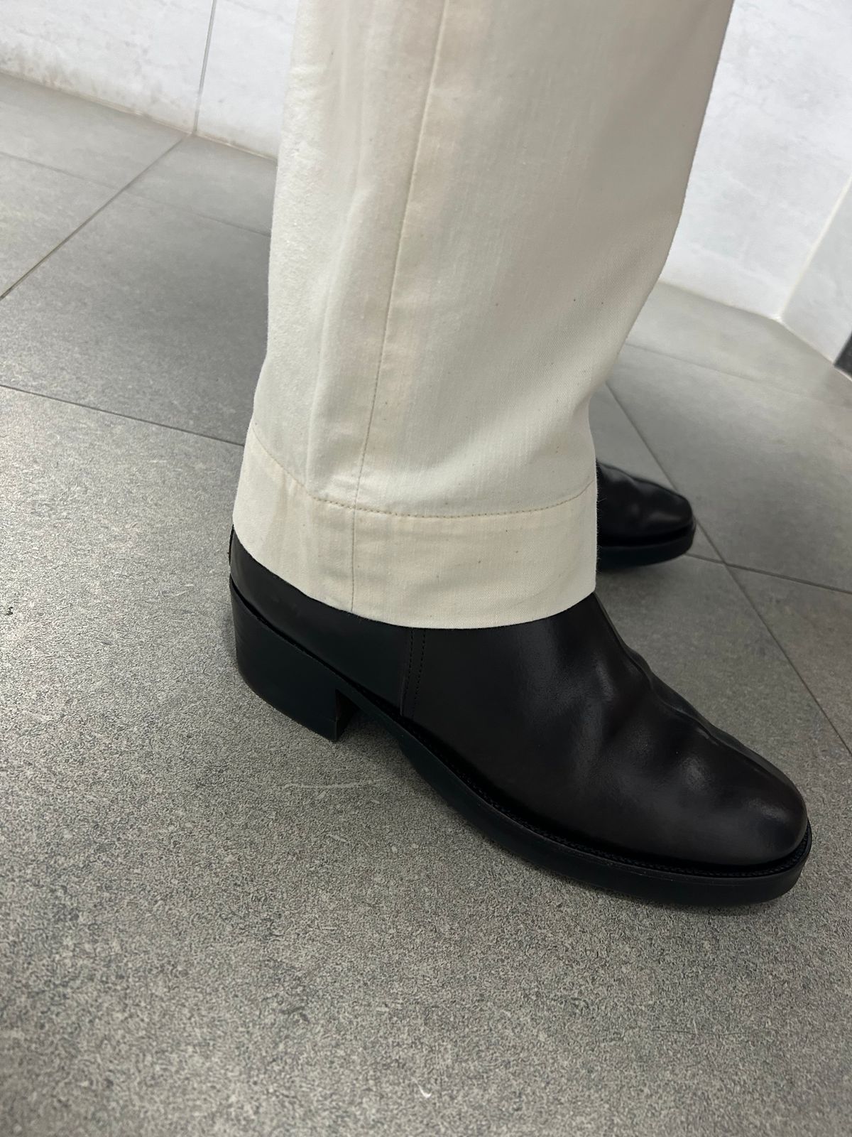 Photo by Patrick_Kwon on September 17, 2025 of the Clinch Jodhpur Boots in Black-Overdyed Horsebutt.