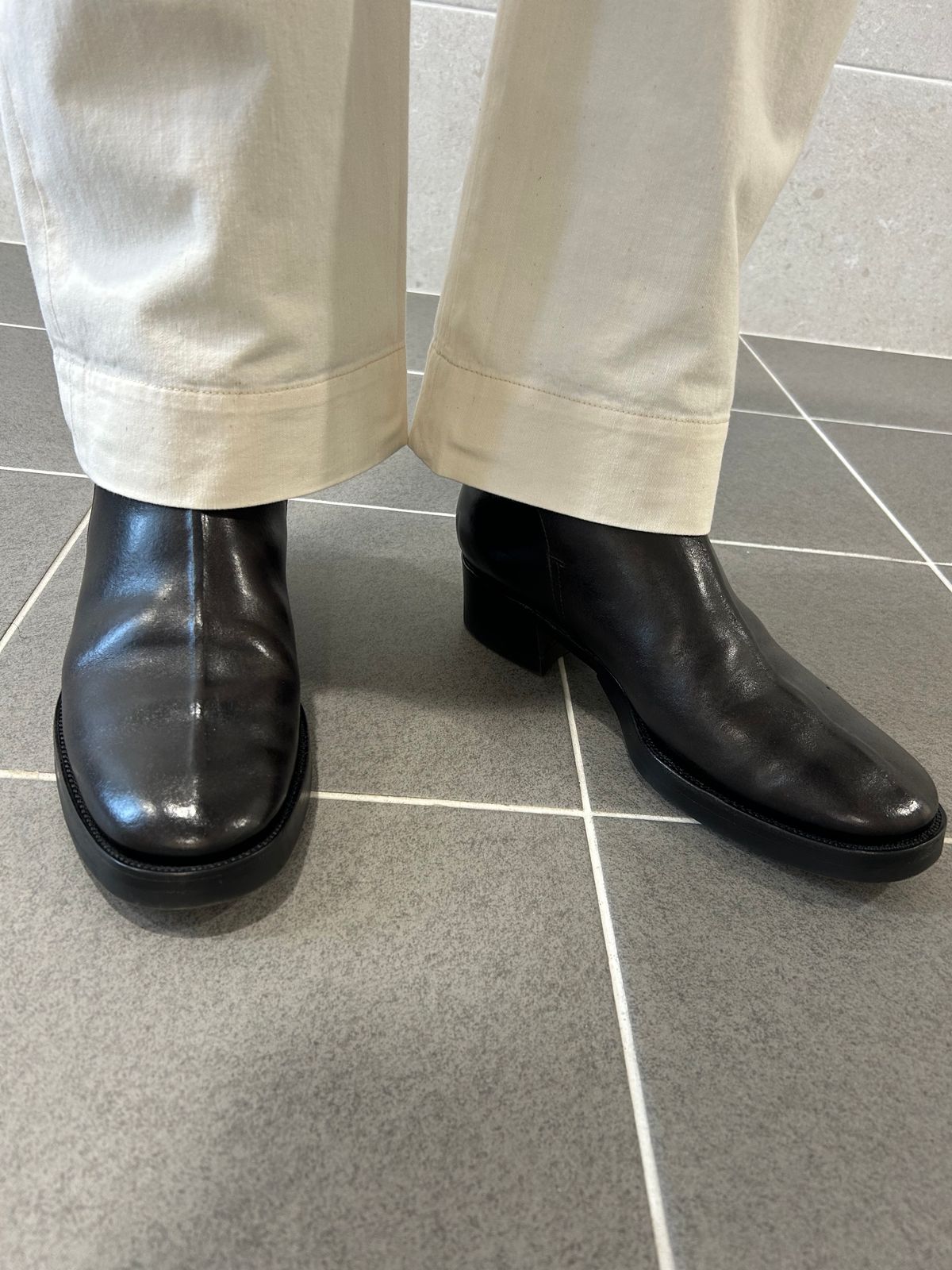 Photo by Patrick_Kwon on September 10, 2025 of the Clinch Jodhpur Boots in Black-Overdyed Horsebutt.