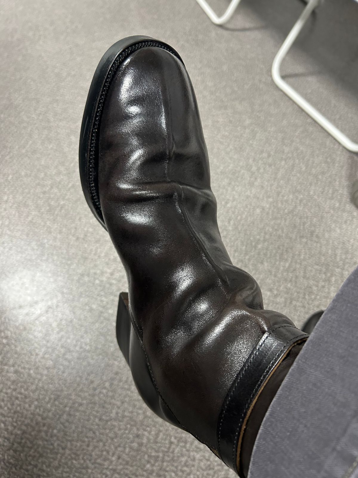Photo by Patrick_Kwon on September 29, 2025 of the Clinch Jodhpur Boots in Black-Overdyed Horsebutt.