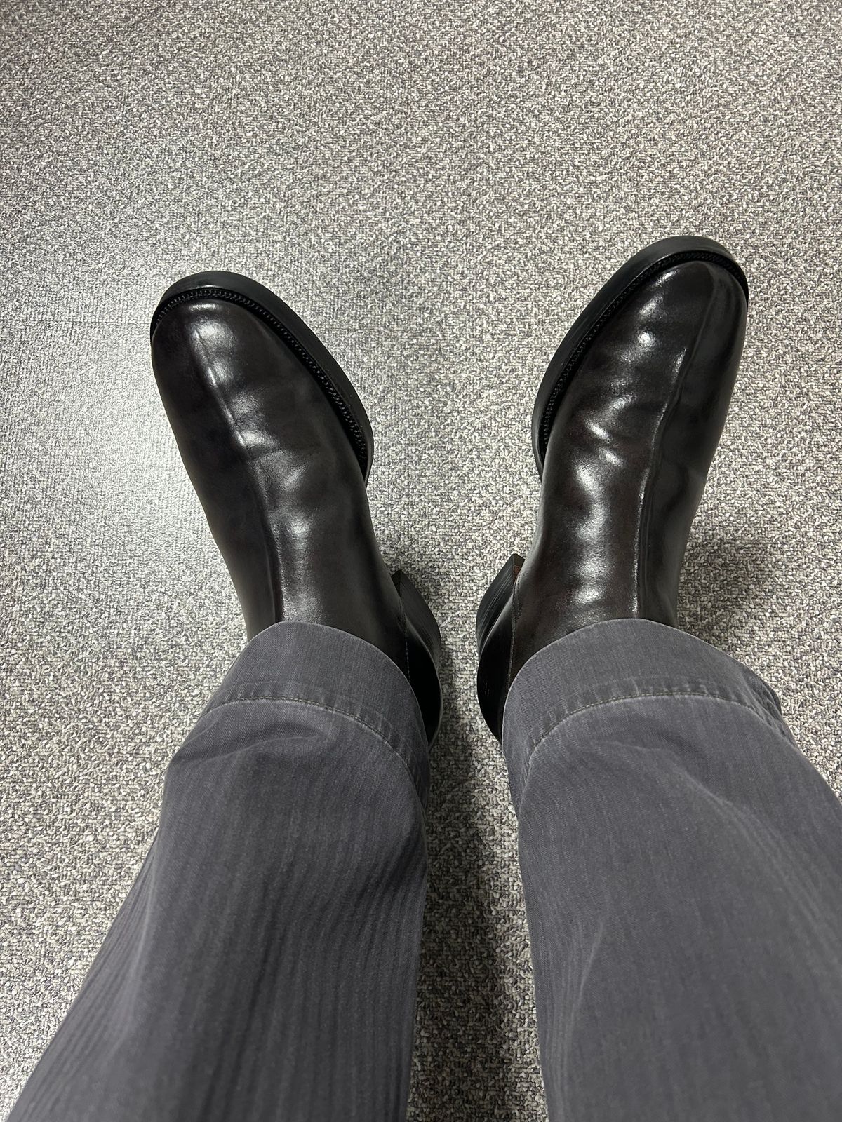 Photo by Patrick_Kwon on September 29, 2025 of the Clinch Jodhpur Boots in Black-Overdyed Horsebutt.