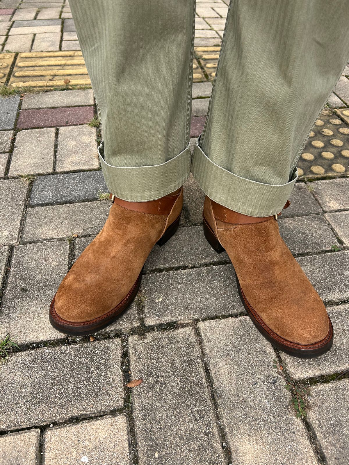 Photo by Patrick_Kwon on September 8, 2025 of the RRL Engineer Boots in Brown Roughout Suede.