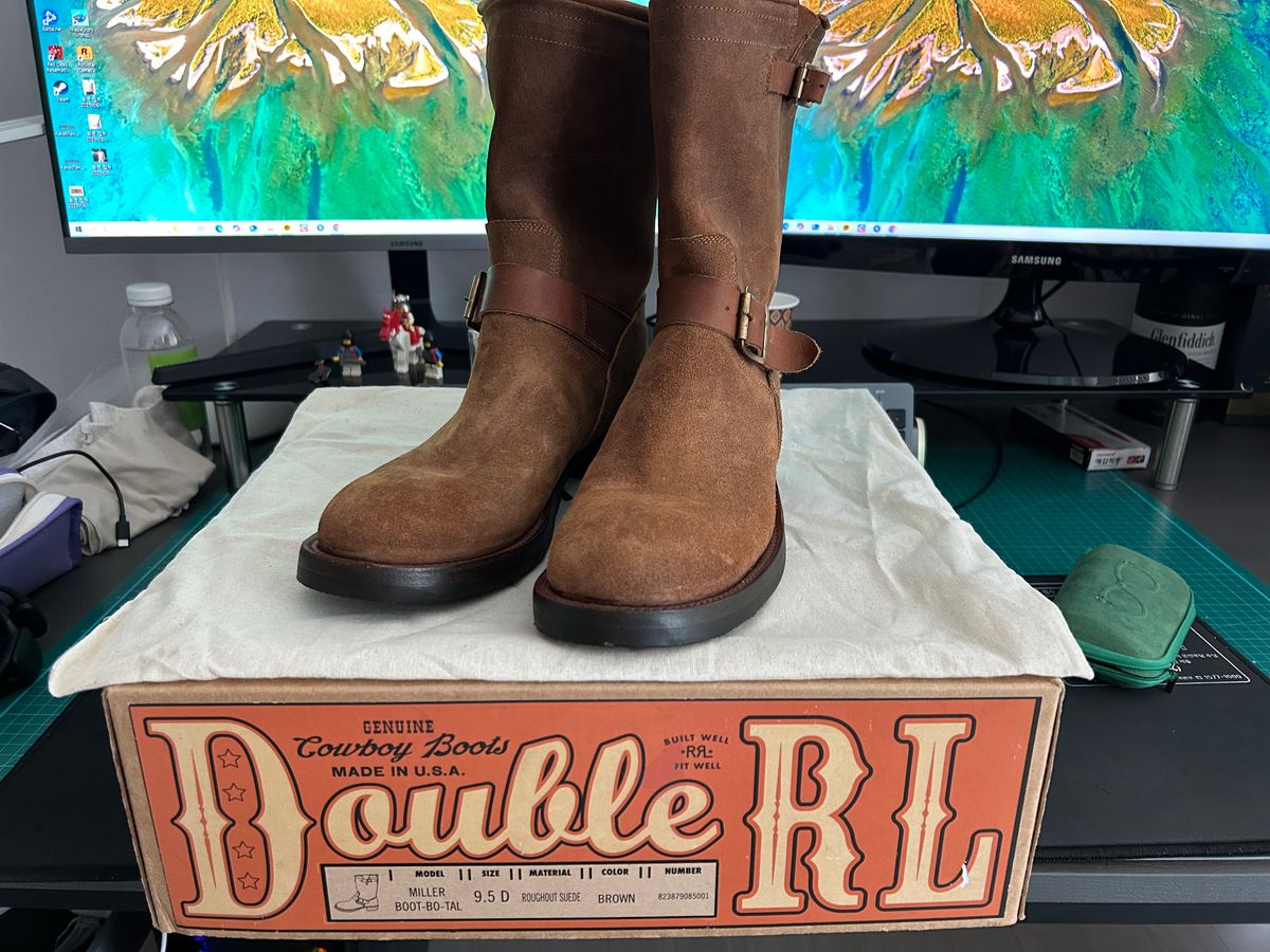 Photo by Patrick_Kwon on August 20, 2025 of the RRL Engineer Boots in Brown Roughout Suede.