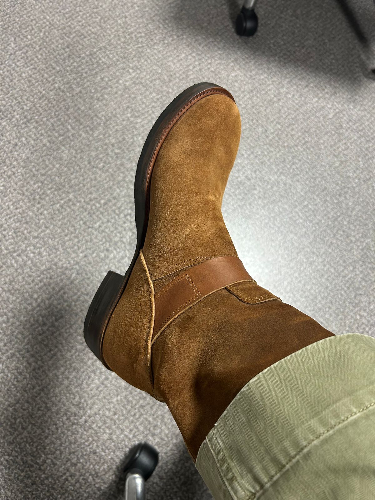 Photo by Patrick_Kwon on September 28, 2025 of the RRL Engineer Boots in Brown Roughout Suede.