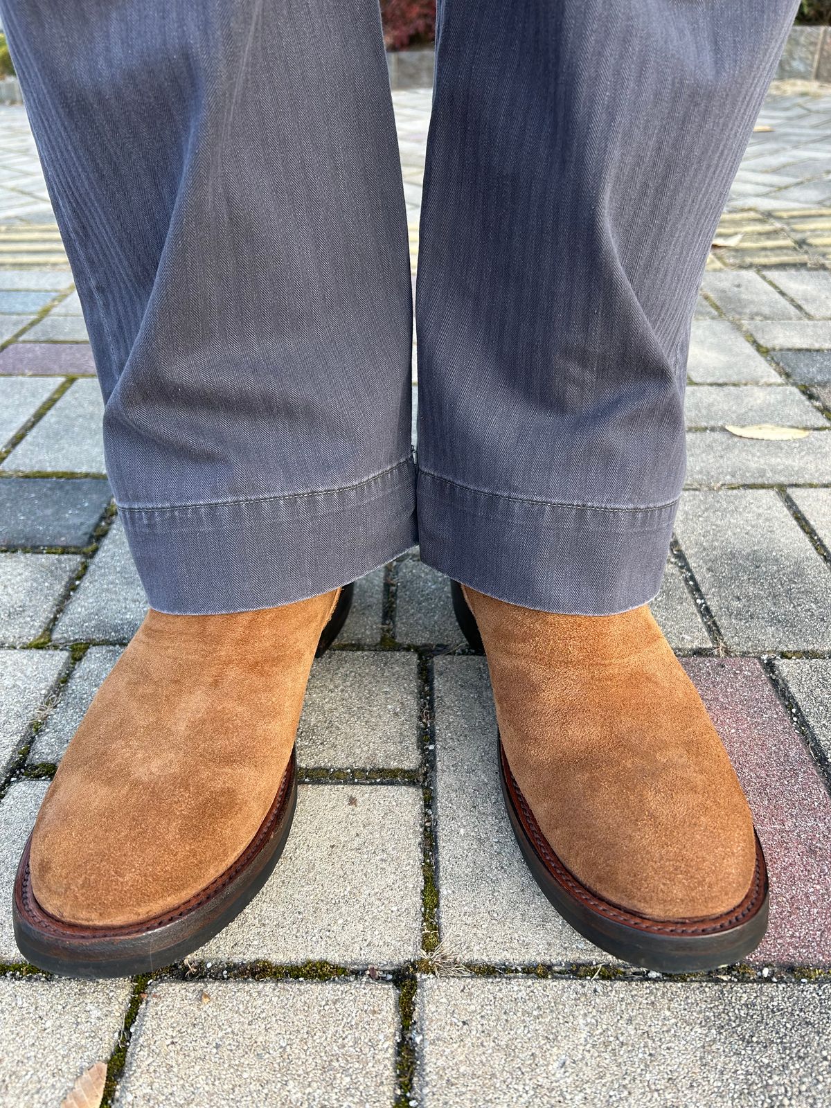 Photo by Patrick_Kwon on November 4, 2025 of the RRL Engineer Boots in Brown Roughout Suede.