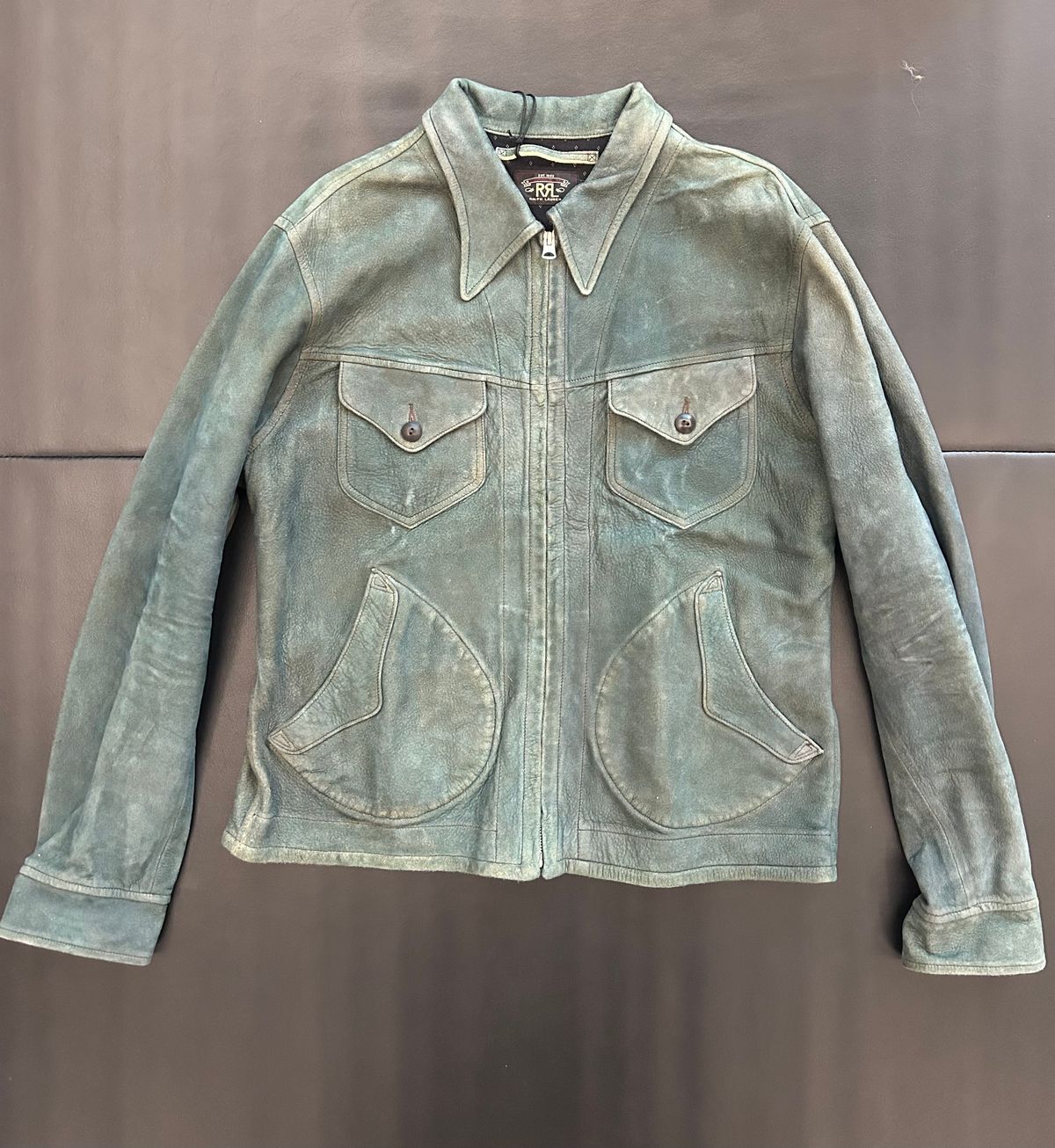 Photo by Patrick_Kwon on May 27, 2025 of the RRL Indigo Dyed Sheepskin Leather Jacket in Sheep Skin.