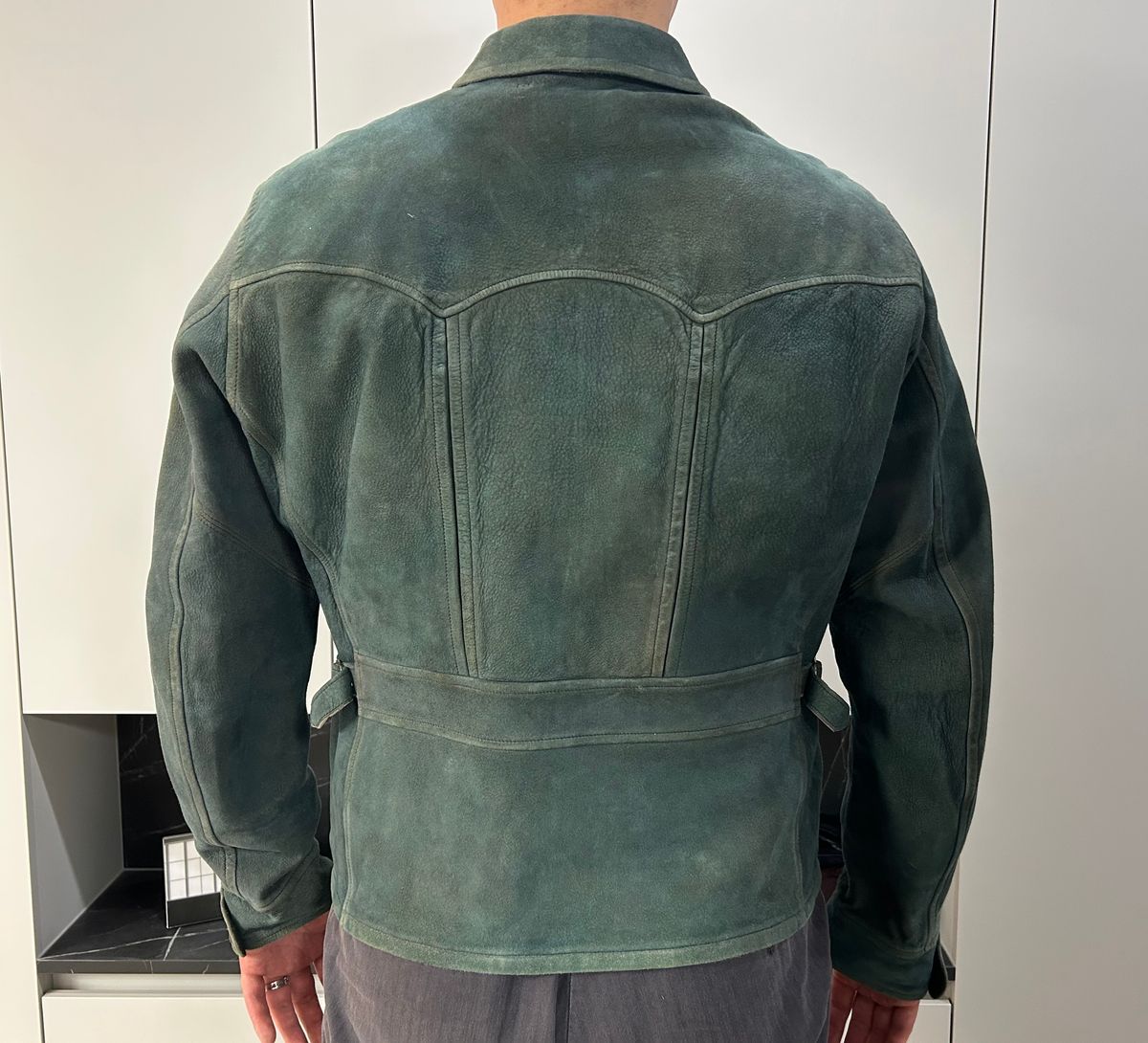 Photo by Patrick_Kwon on May 27, 2025 of the RRL Indigo Dyed Sheepskin Leather Jacket in Sheep Skin.