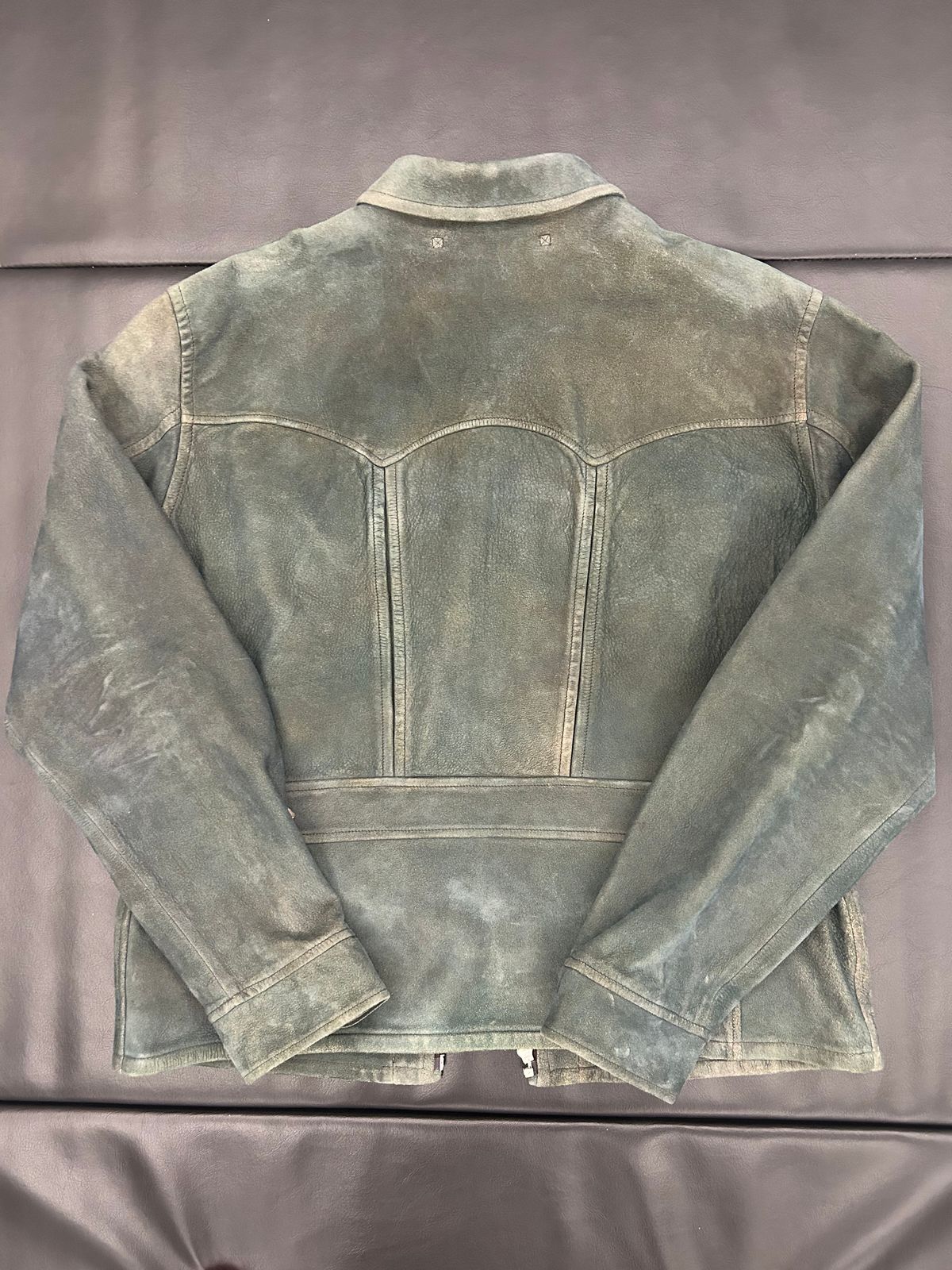 Photo by Patrick_Kwon on October 20, 2025 of the RRL Indigo Dyed Sheepskin Leather Jacket in Sheep Skin.