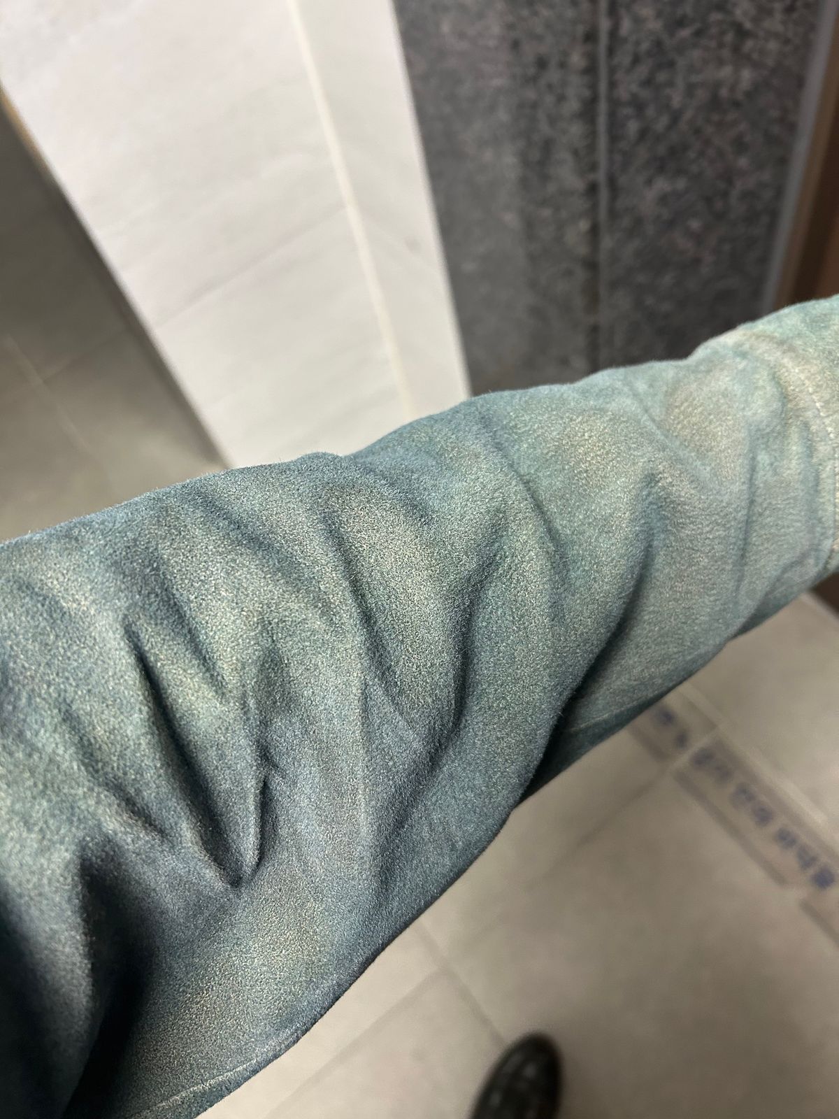 Photo by Patrick_Kwon on October 20, 2025 of the RRL Indigo Dyed Sheepskin Leather Jacket in Sheep Skin.